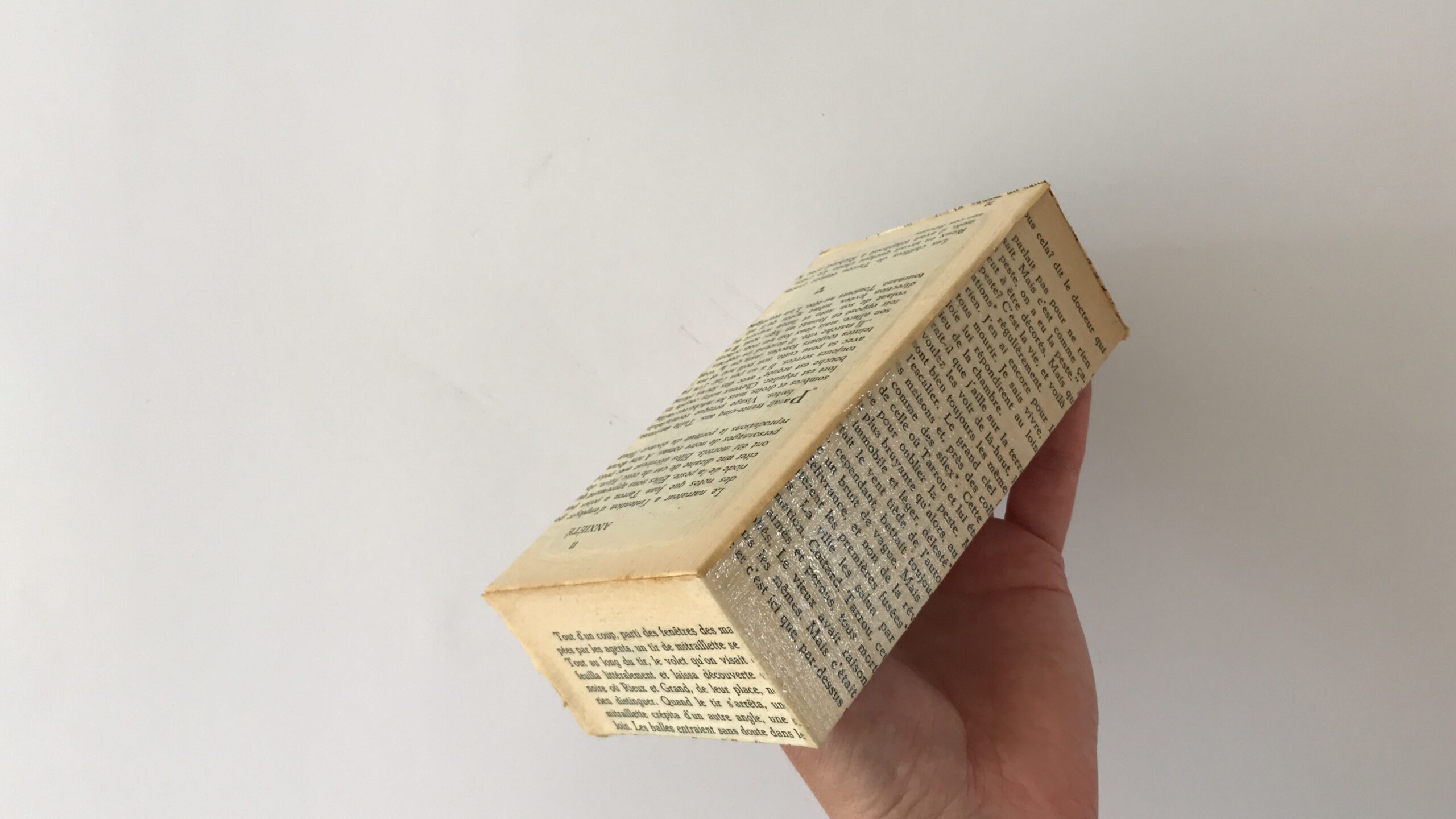 Diorama van een iPhone doosje stap